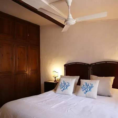 Con Discesa Privata A Mare